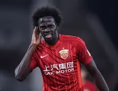 国安击败上港,斯蒂夫前场射入制胜球,卡纳瓦罗罗杰庆祝卫冕 国安击败上港,斯蒂夫前场射入制胜球,卡纳瓦罗罗杰庆祝卫冕