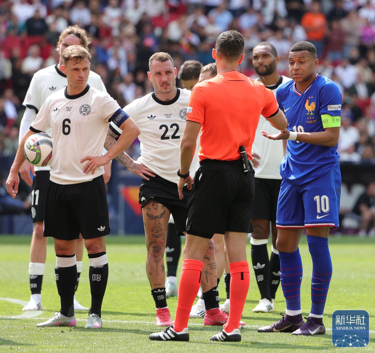 包含欧国联冠军赛场风起云涌，胜负难料的词条