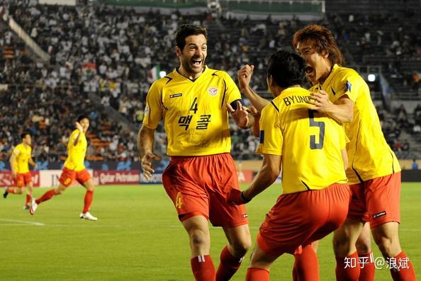 亚洲足球黄金年代席卷球场，各队实力均衡